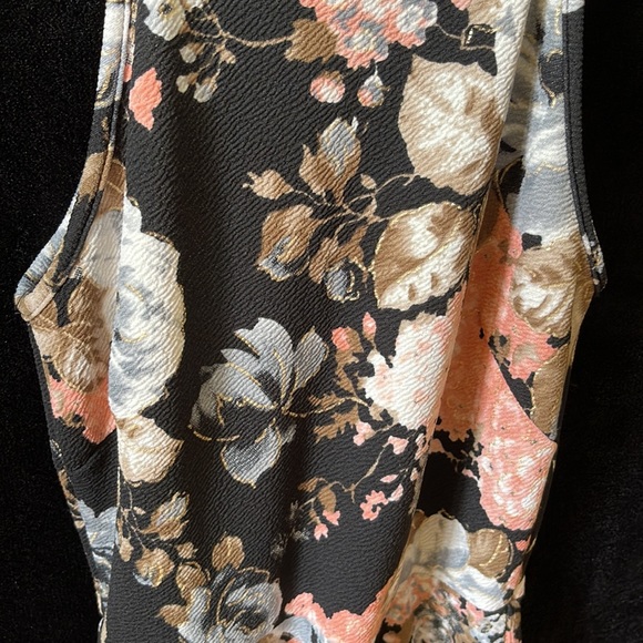 🌺Mini dress 👗 - Picture 4 of 5